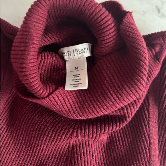 ☀️WHBM Women's Burgundy Turtleneck Sweater - Picture 5 of 5